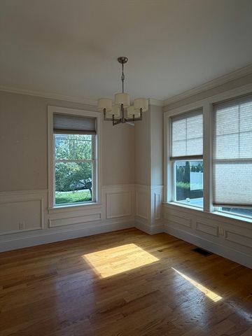 896 Chestnut St 2, Newton, MA 02468