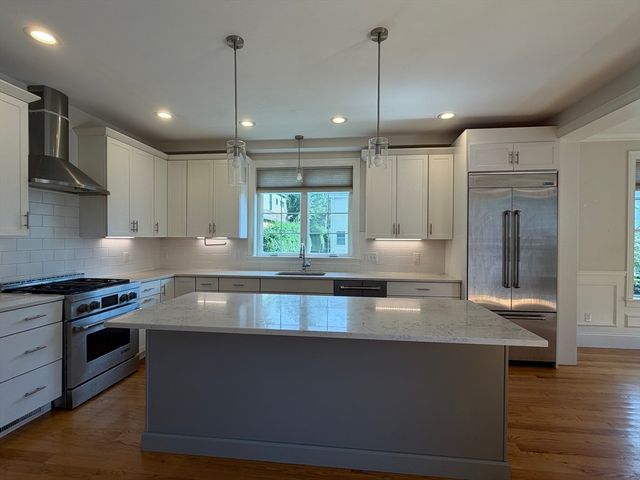 896 Chestnut St 2, Newton, MA 02468