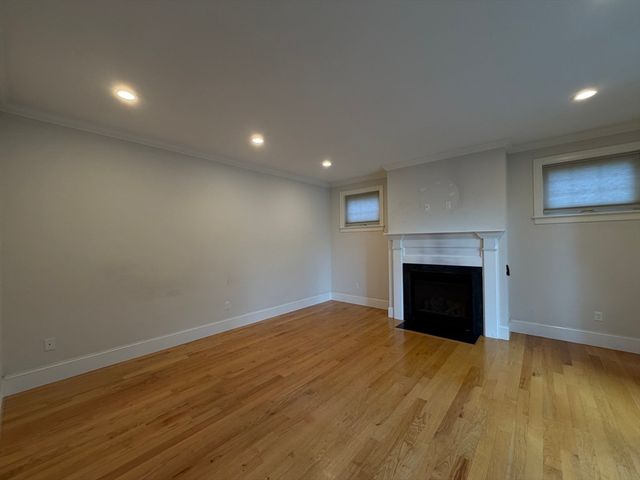 896 Chestnut St 2, Newton, MA 02468