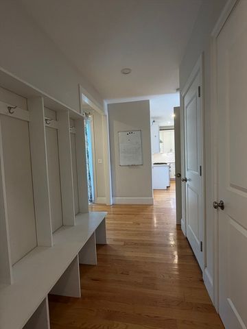 896 Chestnut St 2, Newton, MA 02468
