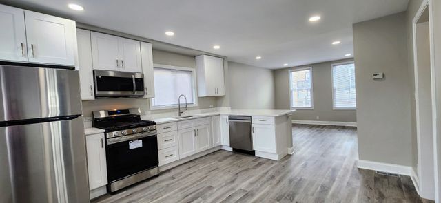3816 W Montrose Avenue, Chicago, IL 60618