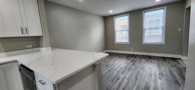 3816 W Montrose Avenue, Chicago, IL 60618