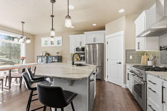 3410 E Elena Ln, Chattaroy, WA 99003