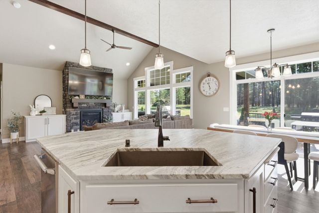 3410 E Elena Ln, Chattaroy, WA 99003