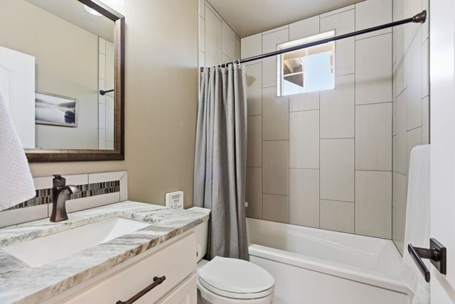 3410 E Elena Ln, Chattaroy, WA 99003