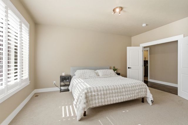 3410 E Elena Ln, Chattaroy, WA 99003