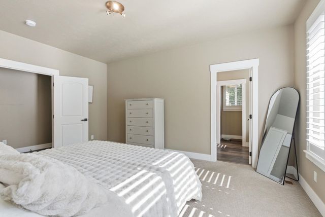 3410 E Elena Ln, Chattaroy, WA 99003