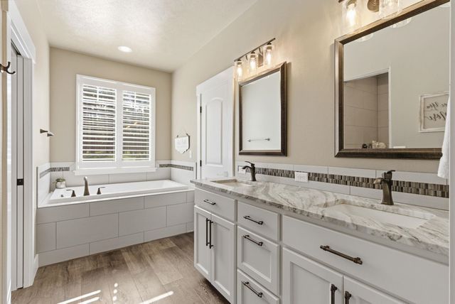 3410 E Elena Ln, Chattaroy, WA 99003