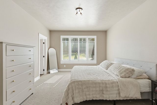 3410 E Elena Ln, Chattaroy, WA 99003