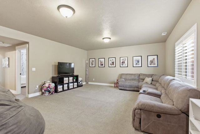 3410 E Elena Ln, Chattaroy, WA 99003