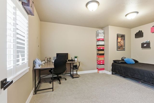 3410 E Elena Ln, Chattaroy, WA 99003