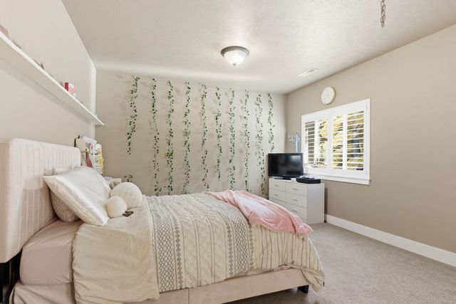 3410 E Elena Ln, Chattaroy, WA 99003