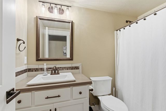 3410 E Elena Ln, Chattaroy, WA 99003