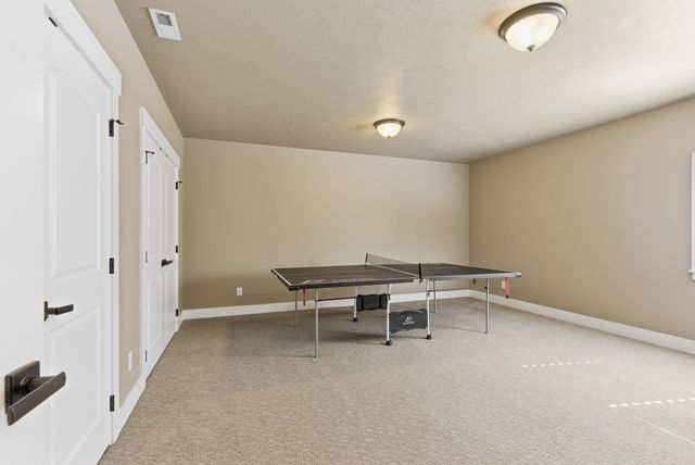 3410 E Elena Ln, Chattaroy, WA 99003