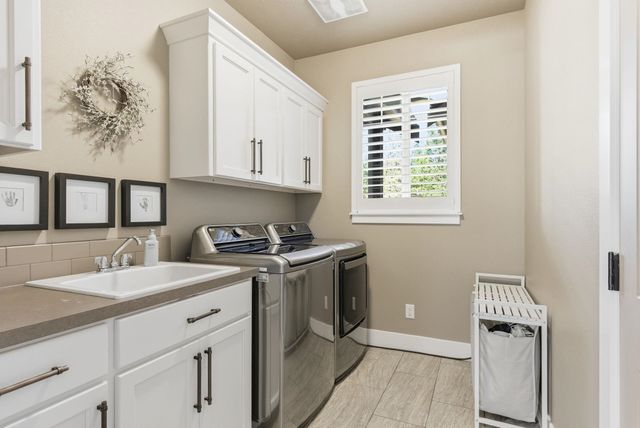 3410 E Elena Ln, Chattaroy, WA 99003