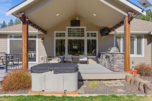 3410 E Elena Ln, Chattaroy, WA 99003