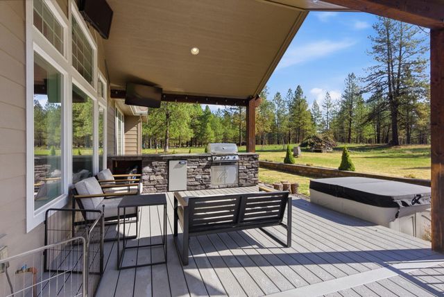 3410 E Elena Ln, Chattaroy, WA 99003