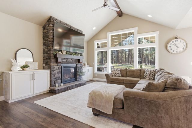 3410 E Elena Ln, Chattaroy, WA 99003