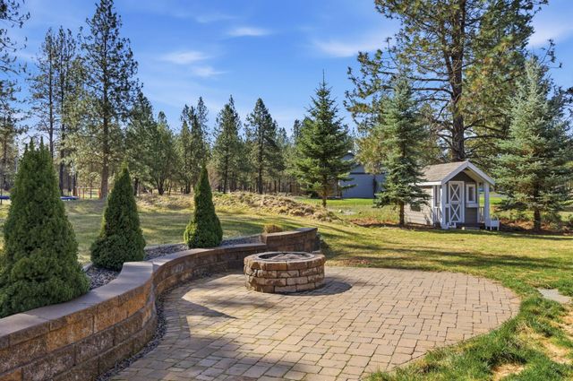 3410 E Elena Ln, Chattaroy, WA 99003