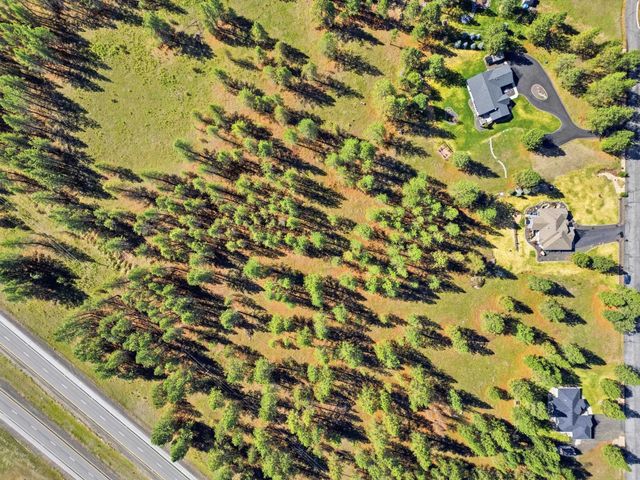 3410 E Elena Ln, Chattaroy, WA 99003