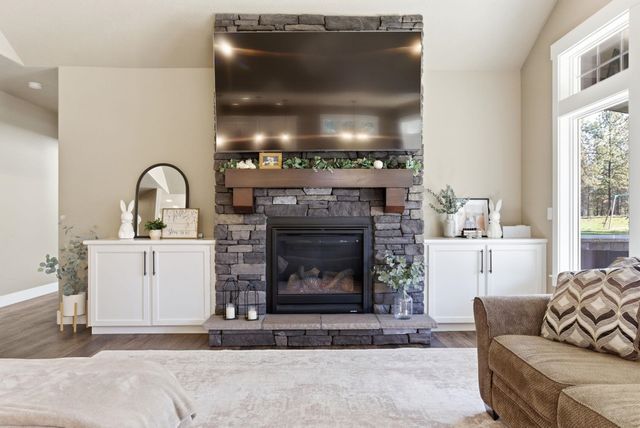 3410 E Elena Ln, Chattaroy, WA 99003