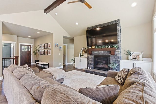 3410 E Elena Ln, Chattaroy, WA 99003