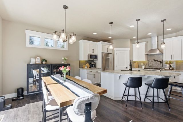 3410 E Elena Ln, Chattaroy, WA 99003