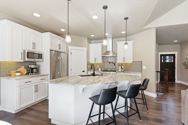 3410 E Elena Ln, Chattaroy, WA 99003