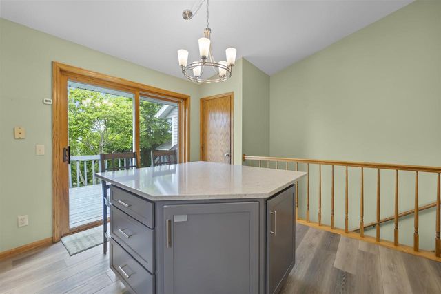 812 Clover Lane, Deforest, WI 53532