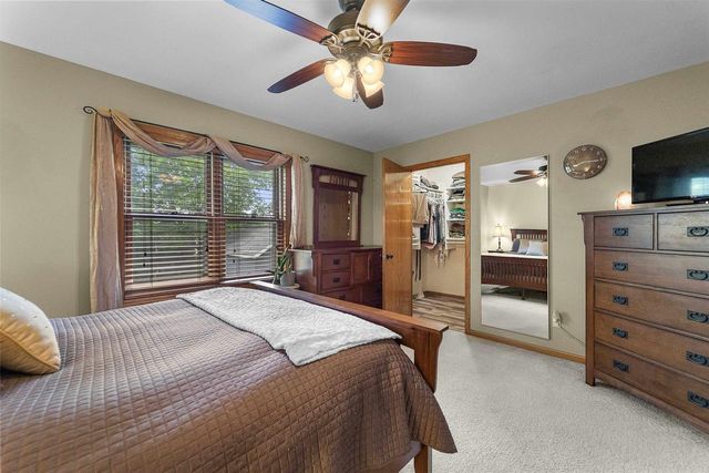 812 Clover Lane, Deforest, WI 53532