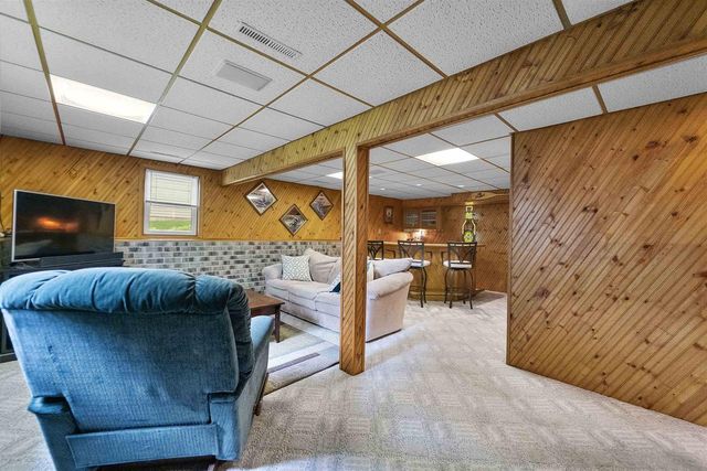 812 Clover Lane, Deforest, WI 53532