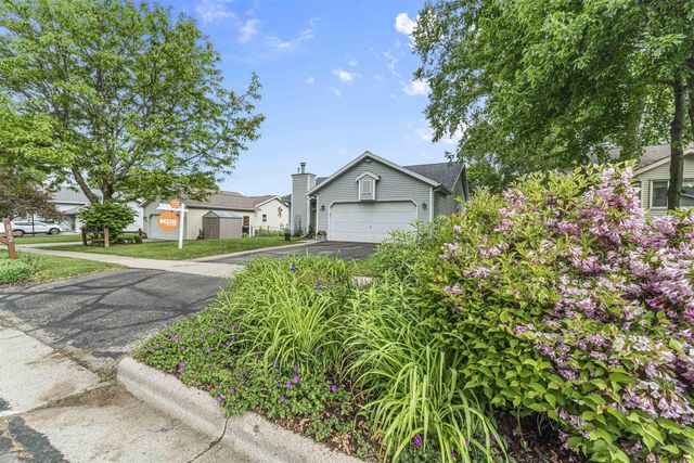 812 Clover Lane, Deforest, WI 53532