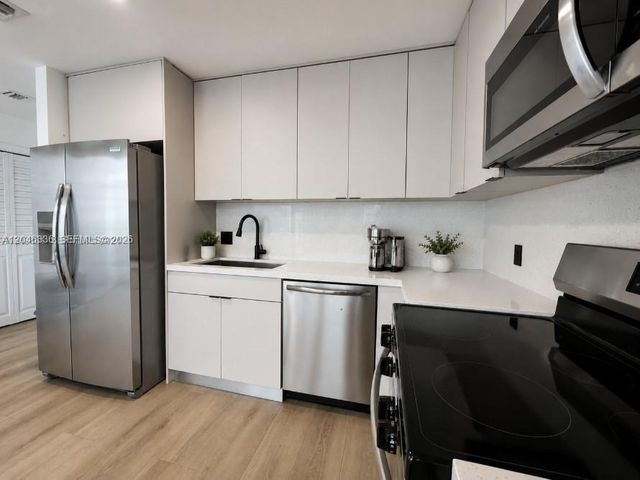 300 S Biscayne Boulevard T1503, Miami, FL 33131