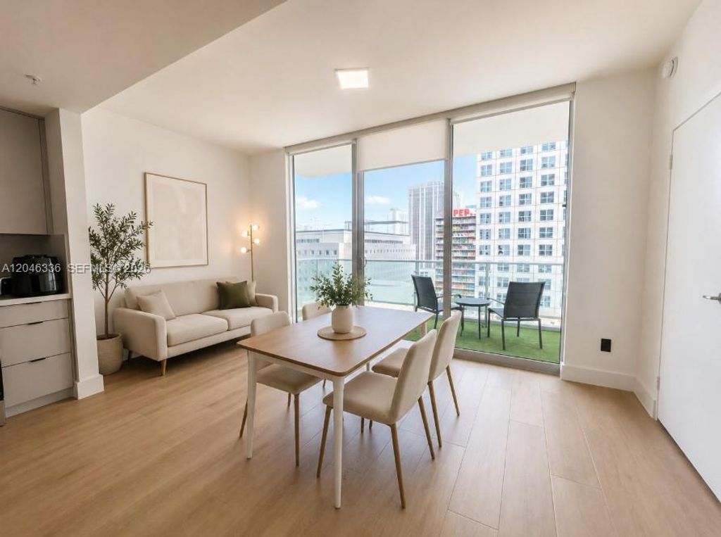 300 S Biscayne Boulevard T1503, Miami, FL 33131