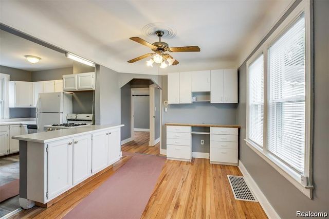 6753 Heyden Street, Dearborn Heights, MI 48127