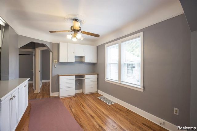 6753 Heyden Street, Dearborn Heights, MI 48127