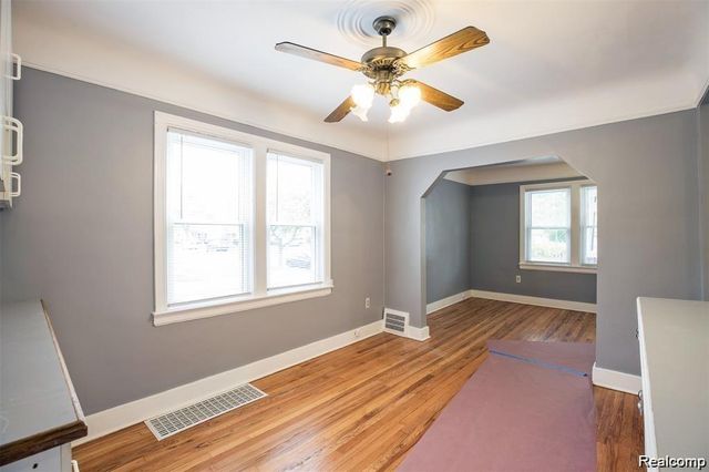 6753 Heyden Street, Dearborn Heights, MI 48127