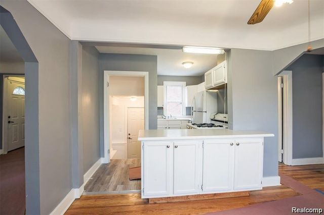 6753 Heyden Street, Dearborn Heights, MI 48127