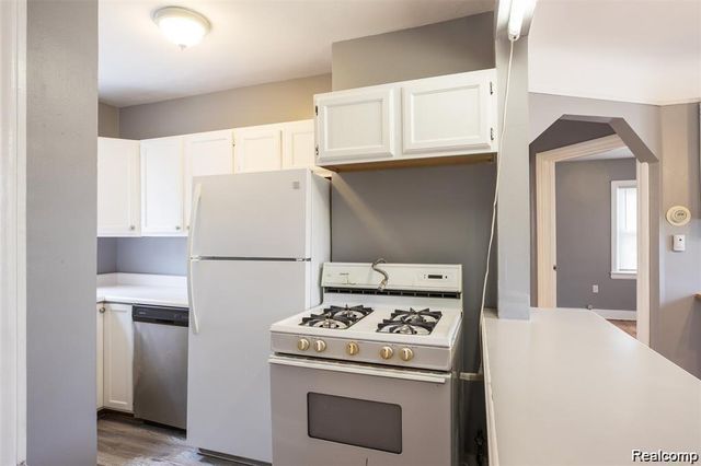 6753 Heyden Street, Dearborn Heights, MI 48127