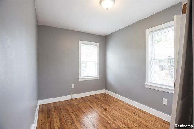 6753 Heyden Street, Dearborn Heights, MI 48127