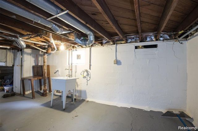 6753 Heyden Street, Dearborn Heights, MI 48127