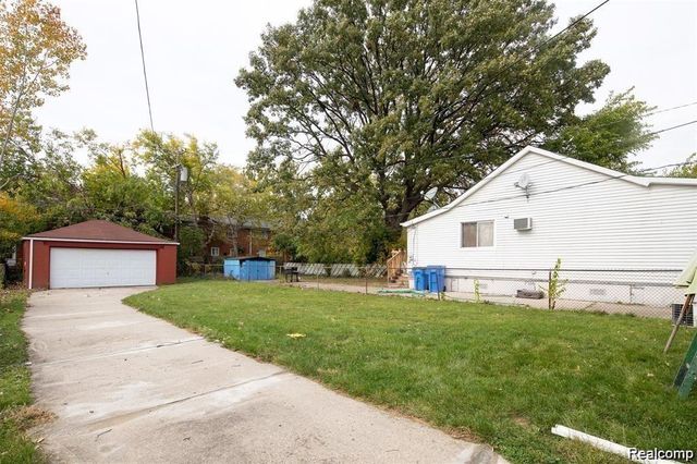 6753 Heyden Street, Dearborn Heights, MI 48127