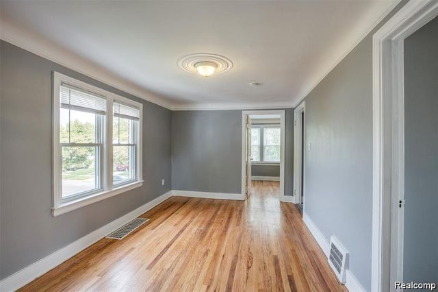 6753 Heyden Street, Dearborn Heights, MI 48127