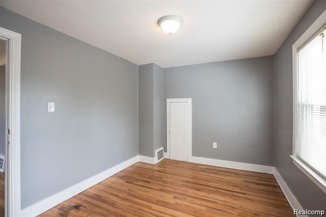 6753 Heyden Street, Dearborn Heights, MI 48127