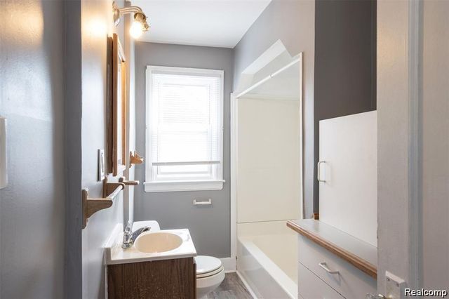 6753 Heyden Street, Dearborn Heights, MI 48127