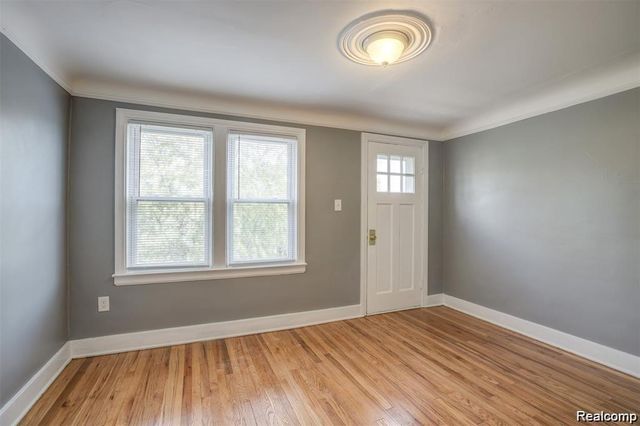 6753 Heyden Street, Dearborn Heights, MI 48127