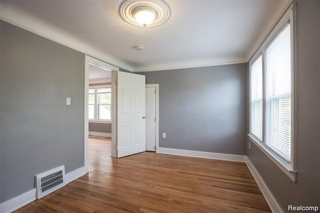 6753 Heyden Street, Dearborn Heights, MI 48127