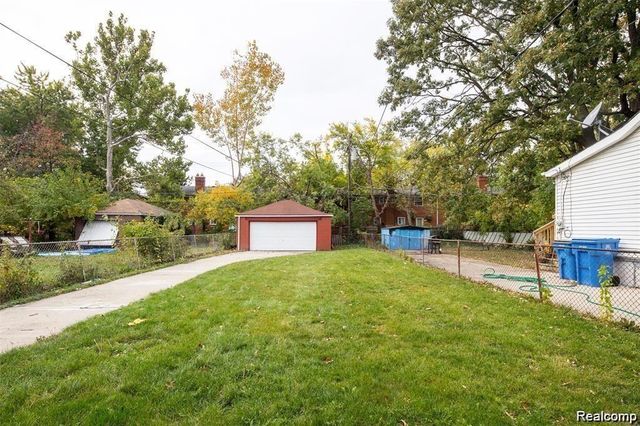 6753 Heyden Street, Dearborn Heights, MI 48127