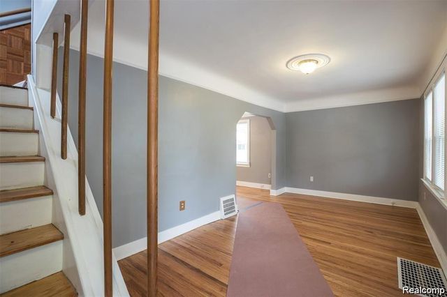 6753 Heyden Street, Dearborn Heights, MI 48127