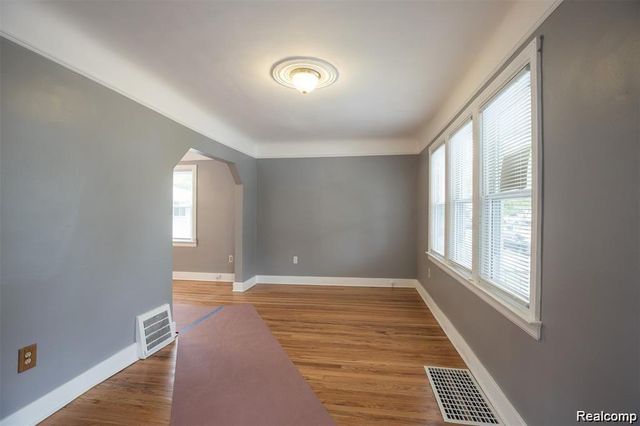 6753 Heyden Street, Dearborn Heights, MI 48127